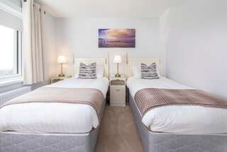 Отели типа «постель и завтрак» Summerfield Lodge B&B Йол Стандартный двухместный номер с 2 отдельными кроватями и видом на море-3